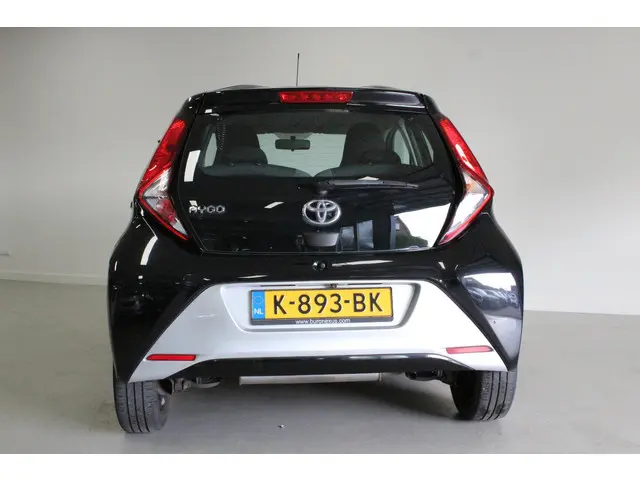 Toyota Aygo 1.0 VVT-i x-play 2020 Benzine 6