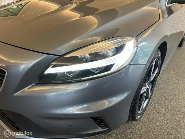 Volvo V40 2.0 T2 R-Design 2019 Benzine 7