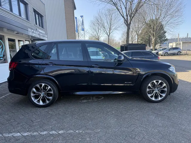 BMW X5 xDrive50i High Executive 7p. 2013 Benzine 24