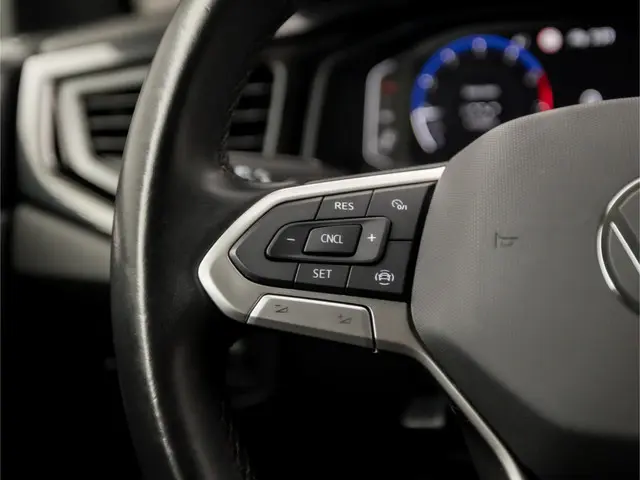 Volkswagen Polo 1.0 TSI Sportline 2023 Benzine 20