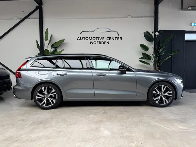 Volvo V60 2.0 T4 R-Design CAMERA LEDER LED 2020 Benzine 3