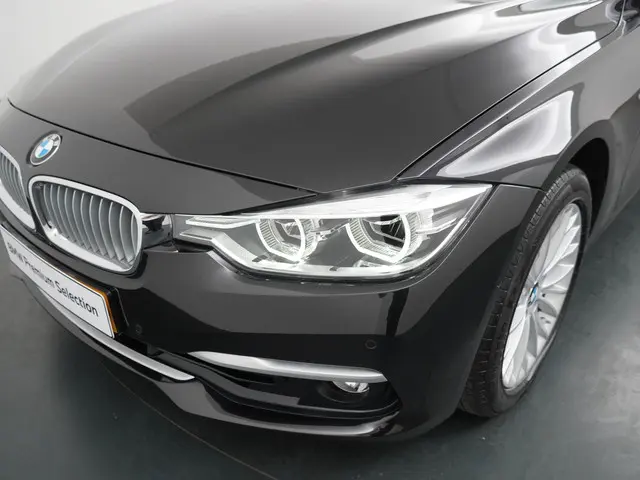 BMW 3 Serie 320i Luxury Edition 2019 Benzine 26