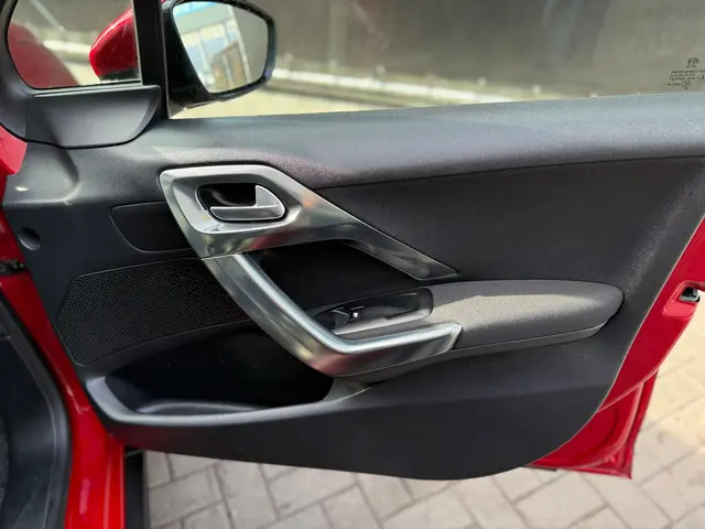 Peugeot 2008 1.2 PureTech Allure 2018 Benzine 15