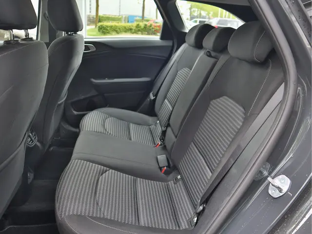 Kia Ceed Sportswagon 1.0 T-GDi DynamicLine 2024 Benzine 10