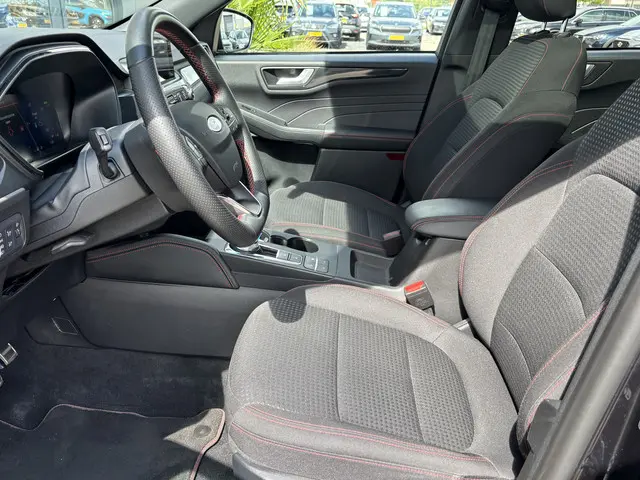 Ford Kuga 2.5 PHEV ST-Line X 2023 Hybride Benzine 19