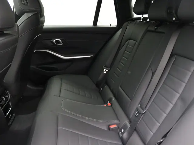 BMW 3 Serie Touring 320i 2025 Benzine 9
