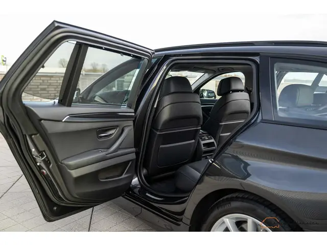 BMW 5 Serie Touring 535xi 2013 Benzine 30