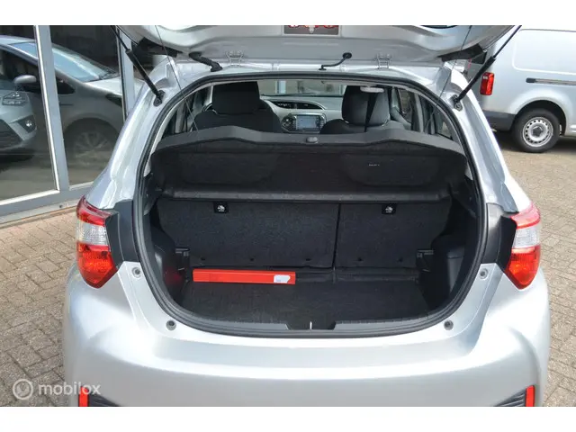 Toyota Yaris 1.5 VVT-i Dynamic Hybrid. "Sale" 2018 Benzine 3