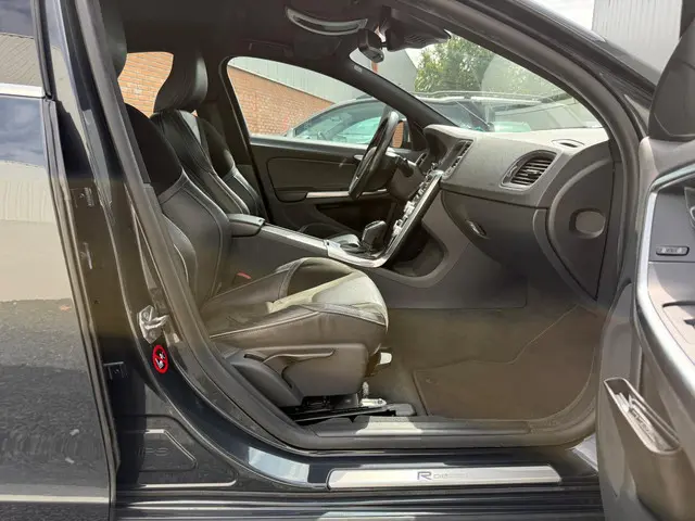 Volvo S60 1.6 T3 R-Design | 2015 | Automaat | 2015 Benzine 15