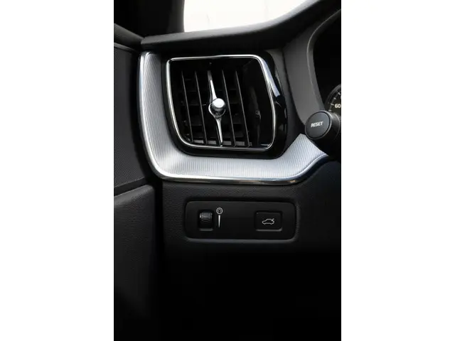 Volvo XC60 2.0 T5 Inscription Panorama|Leder| 2018 Benzine 32