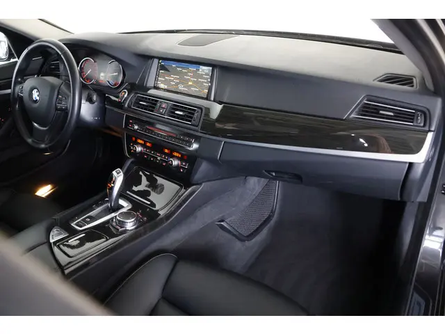 BMW 5 Serie Touring 520i Luxury Edition 2016 Benzine 7