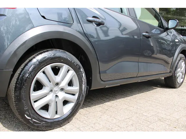 Dacia Sandero Stepway 1.0 TCe 90 Comfort 2023 Benzine 13