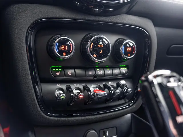 MINI Clubman Cooper S Aut. 2018 Benzine 24