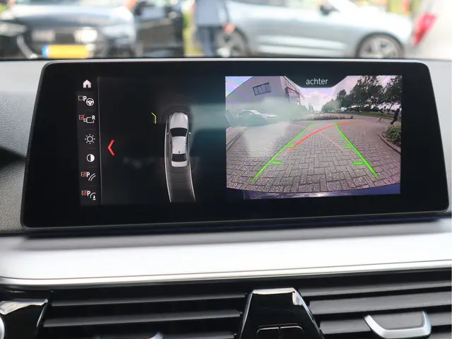 BMW 5 Serie 520i Executive 2018 Benzine 9