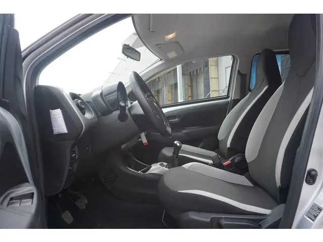 Toyota Aygo 1.0 VVT-i x-cite 2018 Benzine 5
