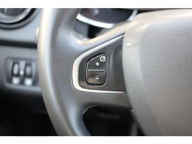 Renault Clio Estate 0.9 TCe Limited 2018 Benzine 19