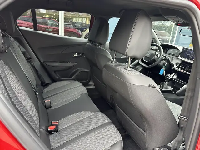 Peugeot 2008 1.2 Turbo 100 PK Allure 2024 Benzine 28