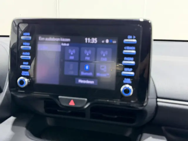 Toyota Yaris 1.5 Hybrid Dynamic 2021 Hybride Benzine 12