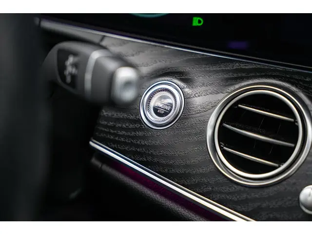 Mercedes-Benz E-Klasse E300 de 2022 Hybride Diesel 27