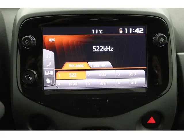 Toyota Aygo 1.0 VVT-i x-play 2022 Benzine 44