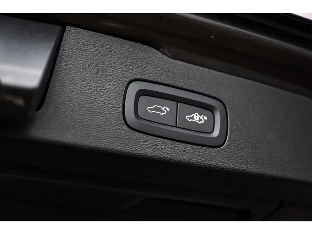 Volvo V60 2.0 B3 Plus Dark 2023 Benzine 34