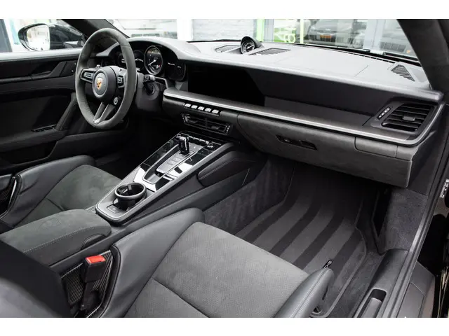 Porsche 911 3.0 Carrera GTS 2022 Benzine 18