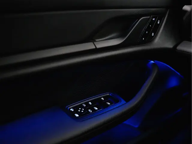 Porsche Taycan Performance 84kwh 2021 Elektrisch 24