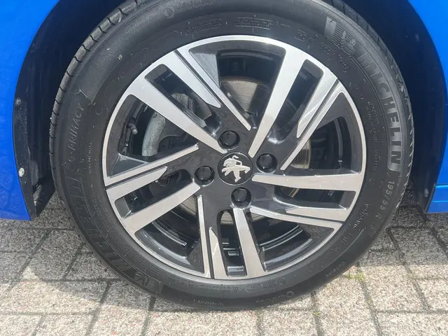 Peugeot 208 1.2 100 pk Allure 2024 Benzine 37