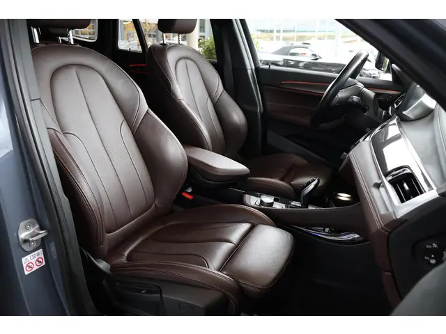 BMW X1 sDrive20i 2021 Benzine 7