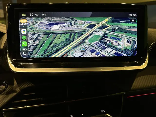 Peugeot 2008 1.2 Hybrid 136 GT 2024 Hybride Benzine 9