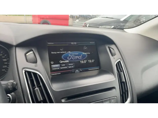 Ford Focus Wagon Titanium Edition 2015 Benzine 8