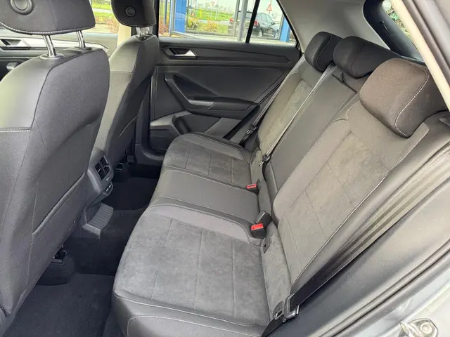 Volkswagen T-Roc 1.5 TSI Style 2022 Benzine 33