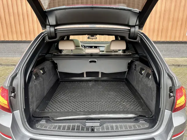BMW 5 Serie Touring 520i Executive 2014 Benzine 32