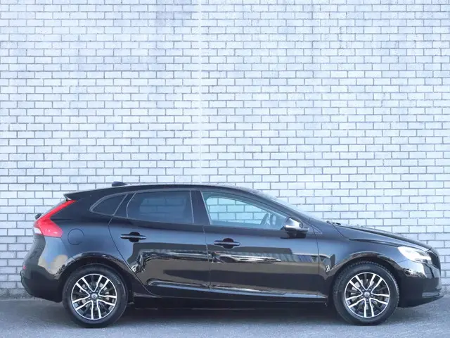 Volvo V40 2.0 T2 Nordic+ 2018 Benzine 18
