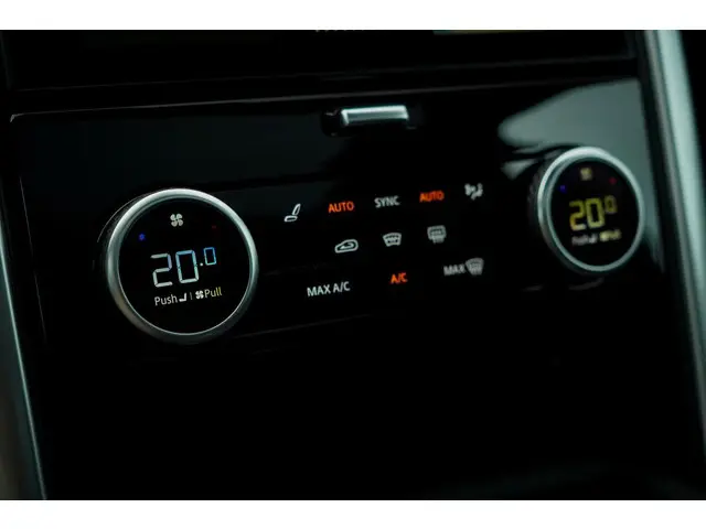 Land Rover Discovery 3.0 D250 R-Dynamic SE 2024 Diesel 20