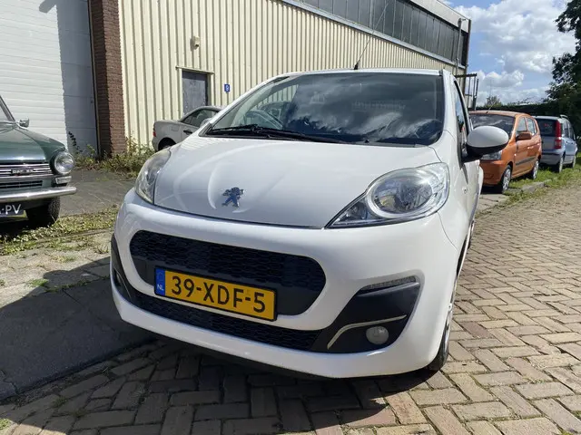 Peugeot 107 1.0 Active 2012 Benzine 2
