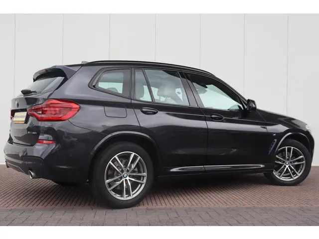 BMW X3 xDrive20i High Executive 2018 Benzine 6