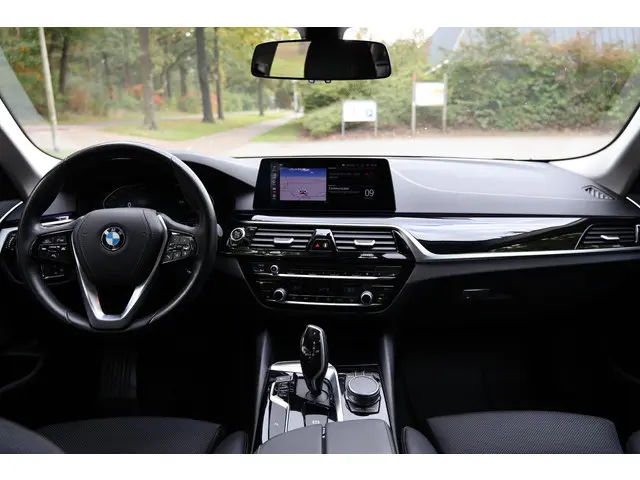 BMW 5 Serie Touring 530d High Executive 2020 Diesel 18