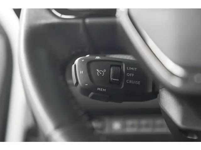 Peugeot 2008 PureTech 130 Allure 2020 Benzine 35