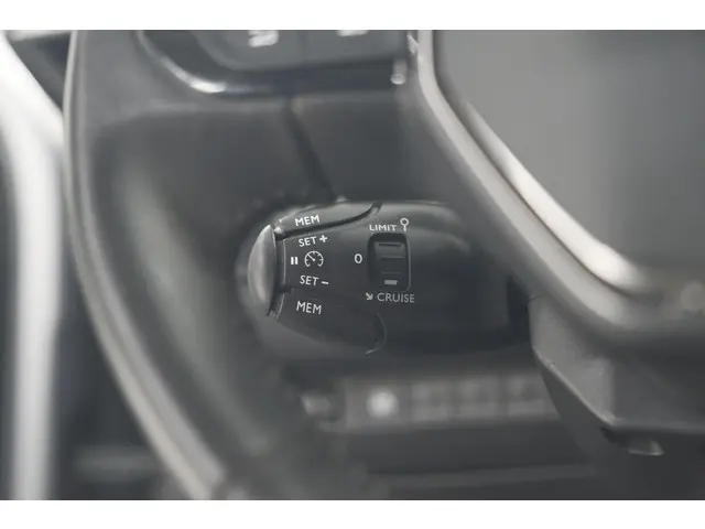 Peugeot e-2008 EV Allure Pack 50 kWh 2022 Elektrisch 37