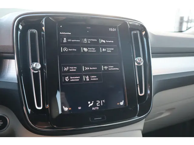 Volvo XC40 2.0 T4 Momentum Pro 2019 Benzine 18