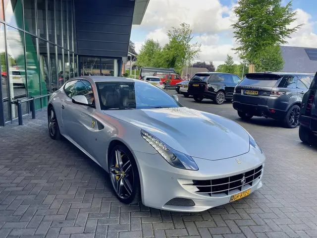 Ferrari FF 6.3 V12 2015 Benzine 11