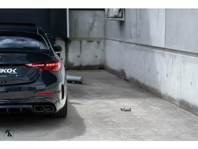 Mercedes-Benz C-Klasse 300 AMG Line 2021 Benzine 17