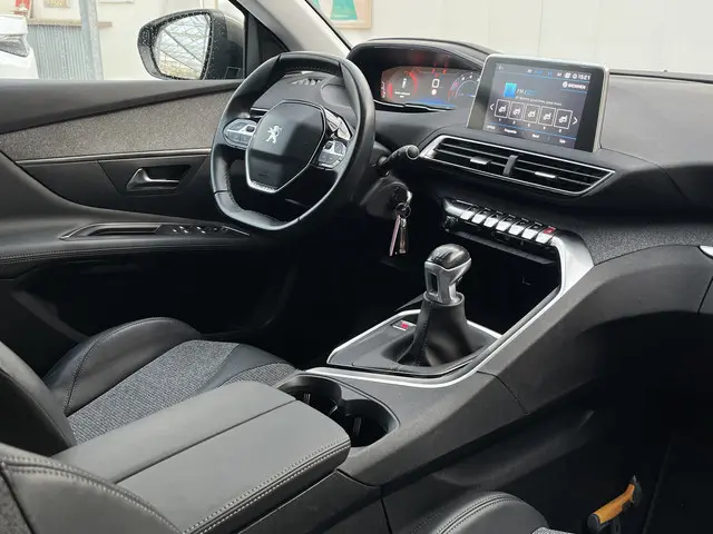 Peugeot 3008 PureTech 130 Allure 2018 Benzine 24
