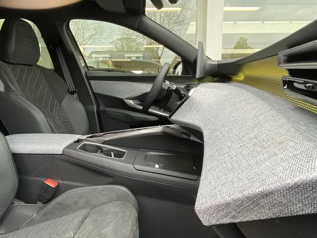 Peugeot 3008 Hybrid 136 GT 2025 Hybride Benzine 21