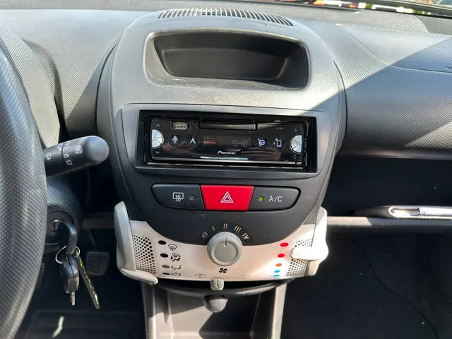 Peugeot 107 1.0 Active facelift led airco 2012 Benzine 21