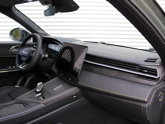 Lynk & Co 01 1.5 More 2025 Hybride Benzine 16