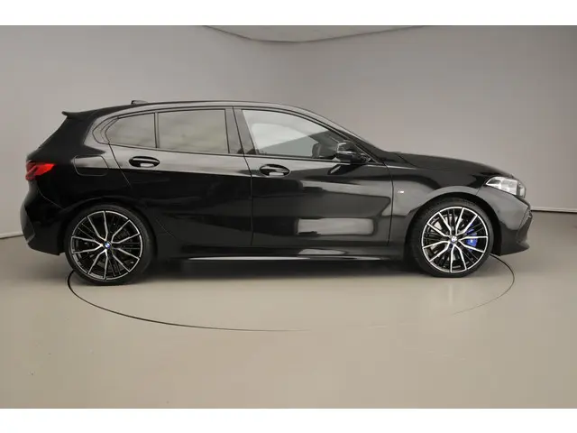 BMW 1 Serie 5-deurs 118i 2021 Benzine 4