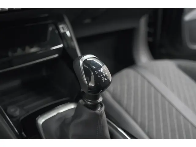 Peugeot 208 PureTech 100 Allure 2024 Benzine 42