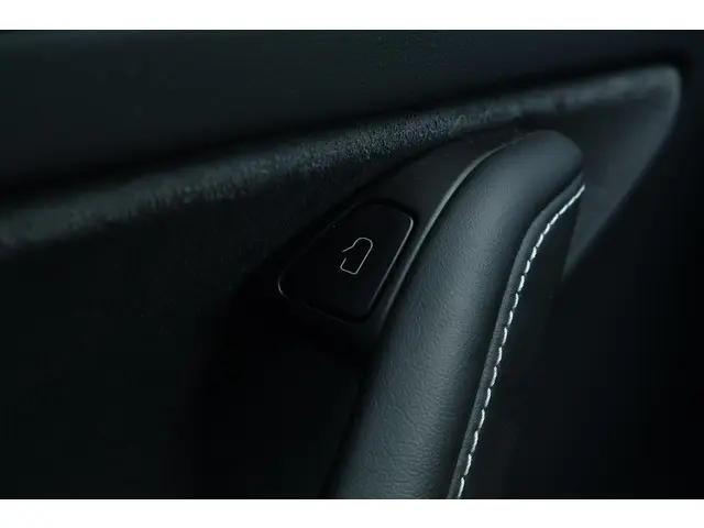 Tesla Model Y Long Range AWD 75 kWh 2023 Elektrisch 35
